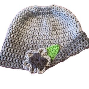 NWT  Angelas Designs hand crocheted variegated grey ponytail hat flower accent